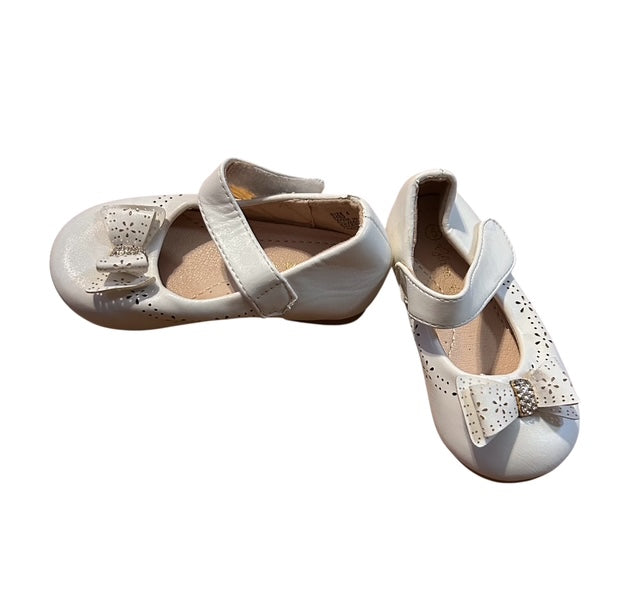 Cream Shoe with Strap